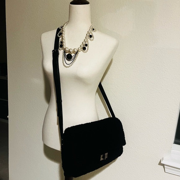 Chanel Jumbo boucle Reissue.. excellent condition - Picture 1 of 3